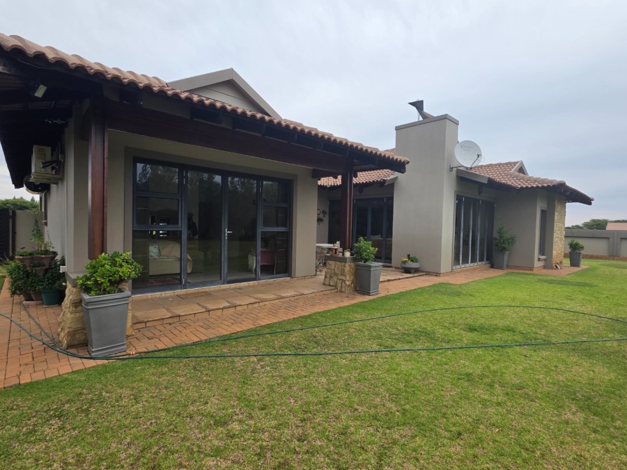 To Let 3 Bedroom Property for Rent in Wilkoppies North West